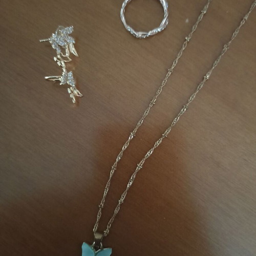 Jewelry set with butterflies used, gold tone