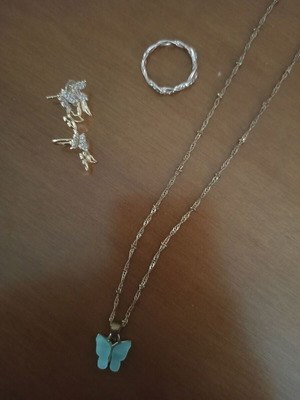 Jewelry set with butterflies used, gold tone