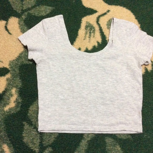 Tally Weill short teen blouse like new, grey multicolor