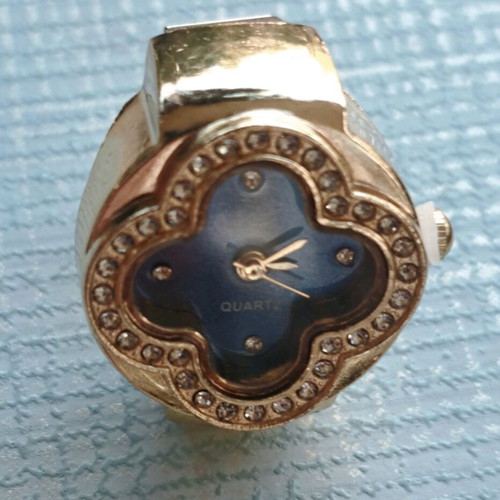 Four-leaf ring like new with quartz watch, blue dial and crystals