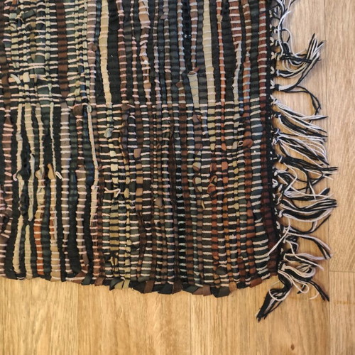 Black-brown rug like new 1.05x62 cm