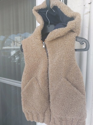 ZARA KIDS γουνινο γιλέκο καζάκα με κουκούλα κορίτσια καινούργιο, μπεζ 120cm 6-7 ετών