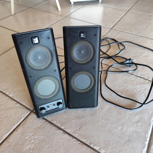 Logitech Speaker S-0264B used with cable wear