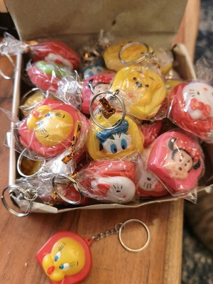Keychain Flashlights new, pack of 25 with Tweety and Hello Kitty figures