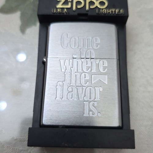 Zippo Marlboro lighter like new