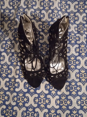 A To Z Greek women's pumps size 37 black like new