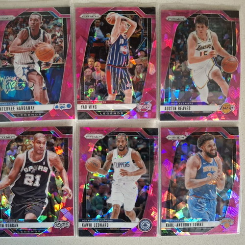 Topps Chrome NBA 2025-26 pack of 61 Parallel, Insert, Prizm cards