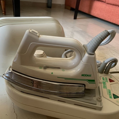 Stirella Professional Steam Iron like new, with water base and measuring cup