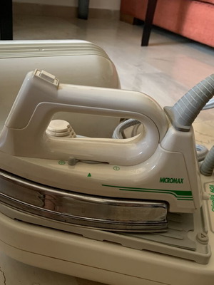 Stirella Professional Steam Iron like new, with water base and measuring cup