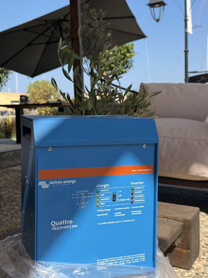 Victron Energy Blue Power Quattro Combined Inverter Charger 24 Volt 3000 VA 70 Amp 230 Volt AC like new