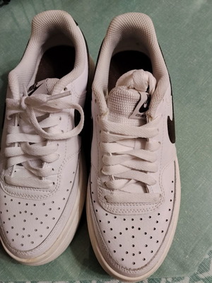 Nike Air Force 1 бели номер 36 като нови