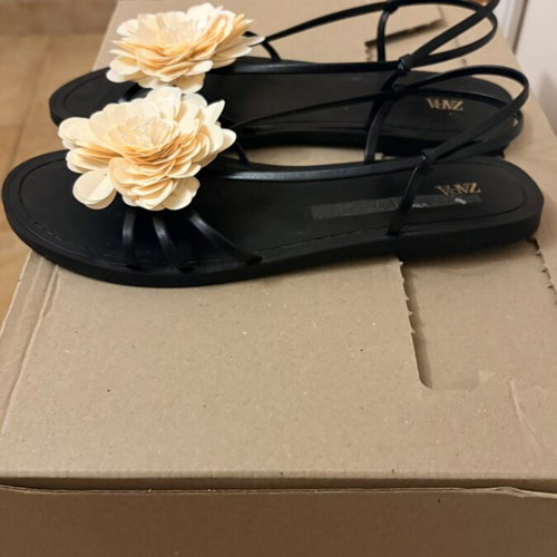 Zara Black Leather Sandals with Cream Flower Size 37 Like New