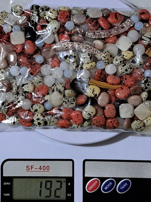 Beads set like new, 192 grams mixed glass, acrylic, metallic