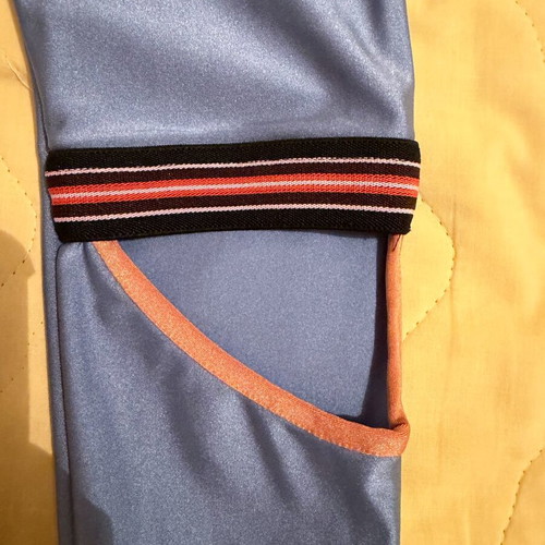 Sunsetgo! leggings like new with knee cutouts, size S