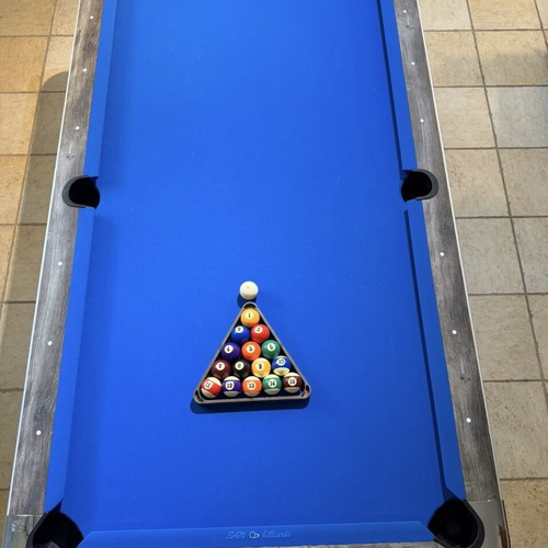 Magno 7ft coin operated billiard table like new