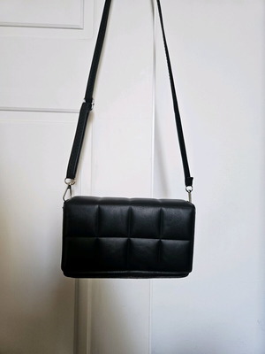 Crossbody bag like new, small black
