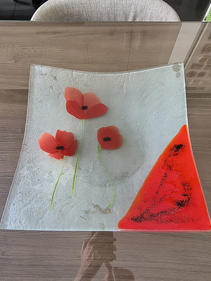 Decorative glass platter with red poppy motif, 31x31 cm