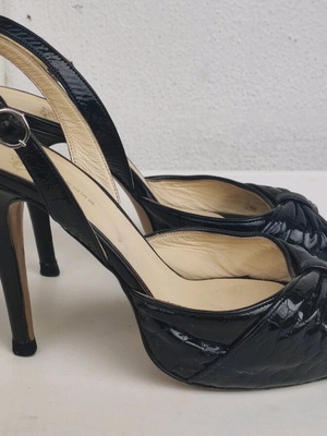 Leather high-heeled sandal black patent like new, size 39
