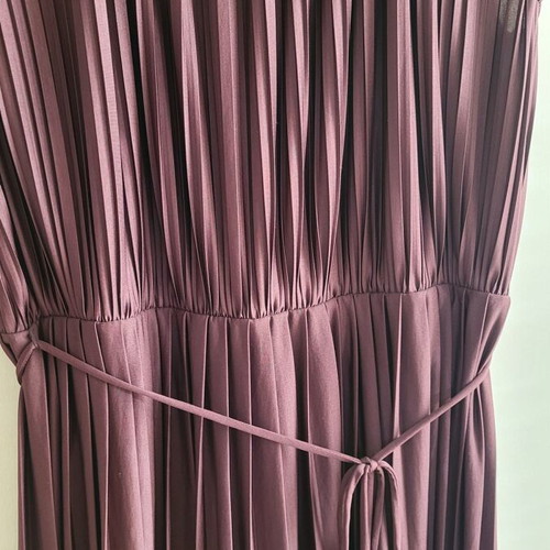 Pleated dress H&M new, medium size, burgundy with belt