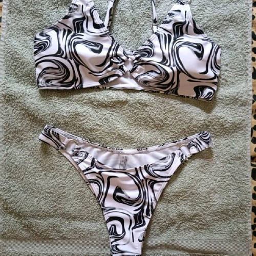 Women's swimsuit size medium like new with adjustable strap