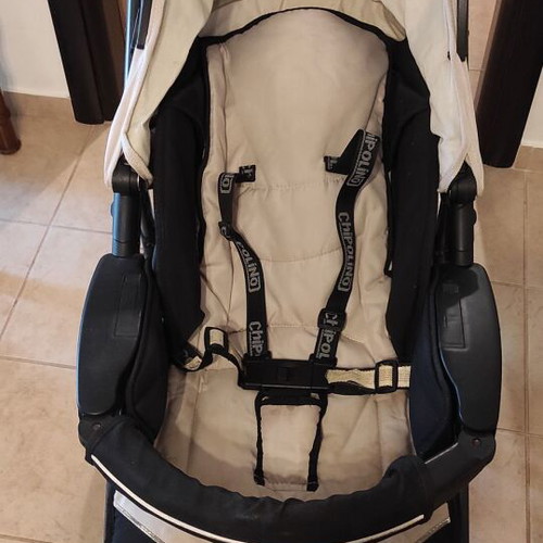 Baby stroller like new with unused Chicco rain cover