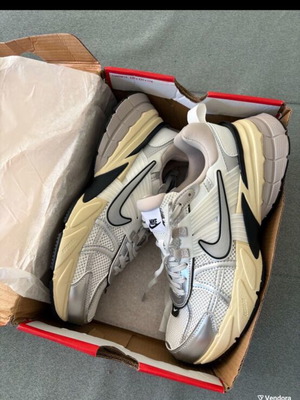Nike V2K run shoes like new, unisex, white and grey, size 42