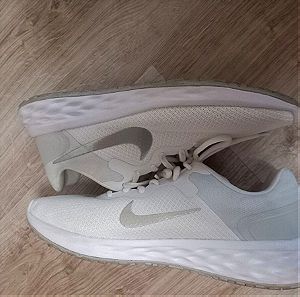 Γυναικεία αθλητικά παπούτσια Nike μέγεθος 42