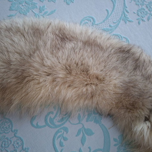 Fox fur collar new, beige, 120x20 cm