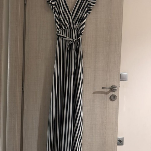 Maxi dress striped black and white with belt and V neckline like new, made in Italy