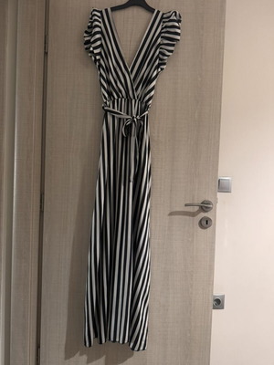 Maxi dress striped black and white with belt and V neckline like new, made in Italy