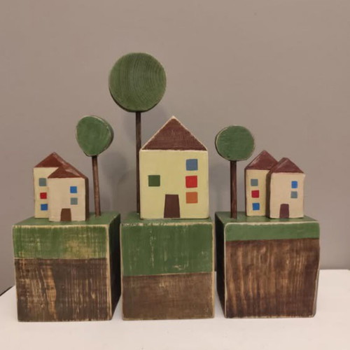 Handmade wooden houses with hand-painted art, new, pack