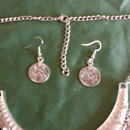 Handmade jewelry set with stones, necklace and earrings, new