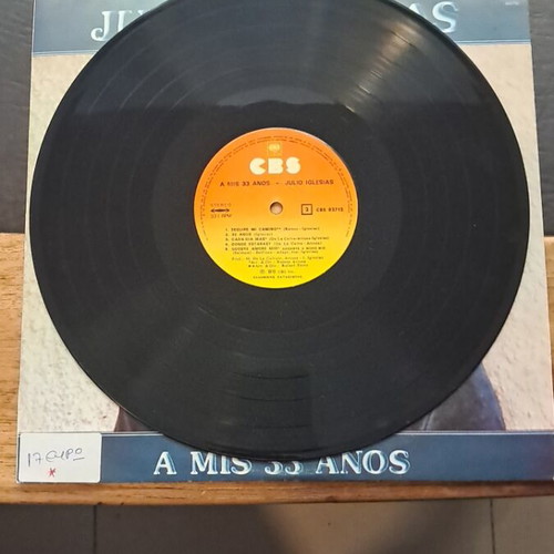 Julio Iglesias A Mis 33 Años vinyl used, excellent condition