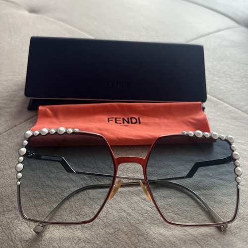 Fendi sunglasses new, silver color
