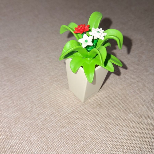 Playmobil flower pot with plant