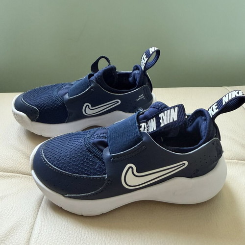 Nike trainers, dark blue