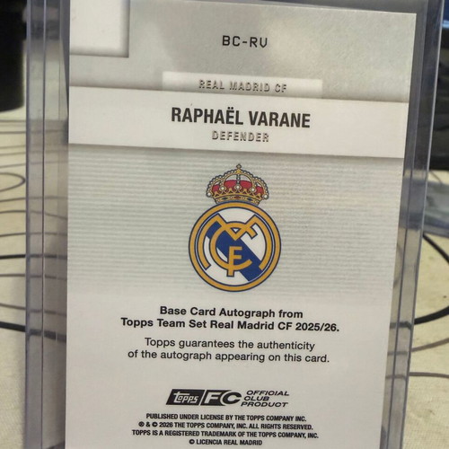 Raphael Varane AUTO green 66/99 Topps card