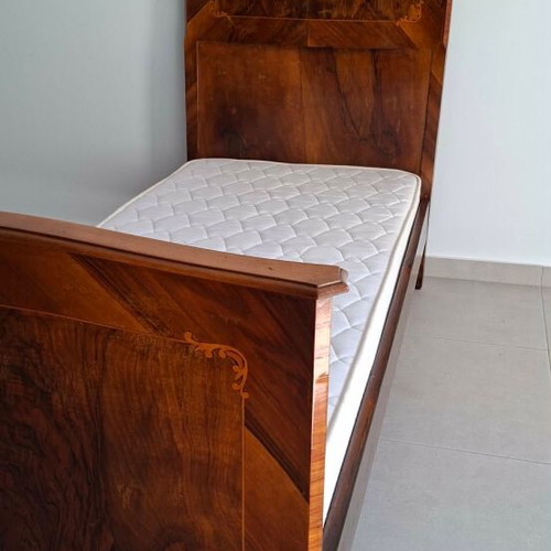 Italian walnut and rosewood bed Louis XV style used, marquetry and bronze details
