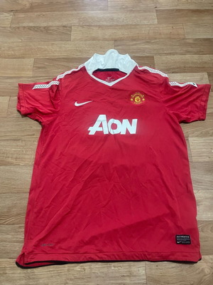 Nike Manchester United 10/11 Chicharito yong kit like new