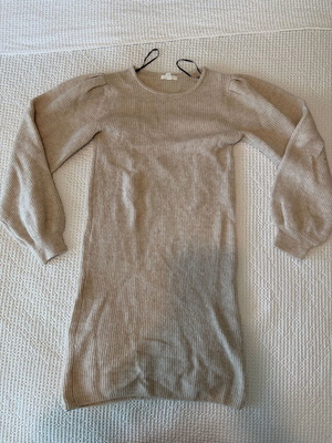 H&M ribbed knit dress, beige, puff sleeves