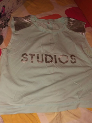 T-shirt used with back opening, size M-L
