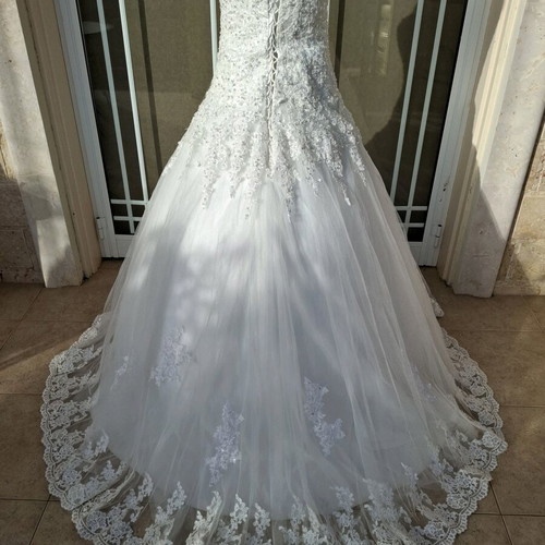 Elegant wedding dress size L white new with storage bag and petticoat