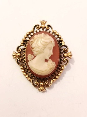 Avon Classic Cameo vintage καρφίτσα με φυλαχτό σαν καινούργιο, 1970s