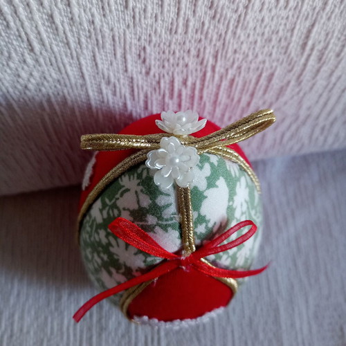 Decorative egg used red and pistachio with daisies
