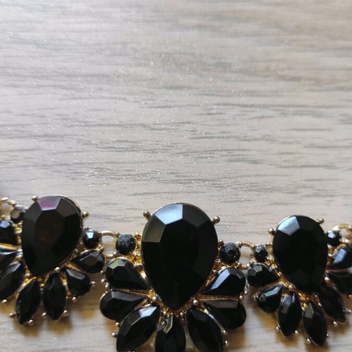Black gold necklace like new