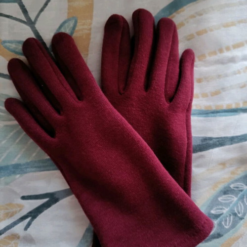 Burgundy gloves like new with fleece lining