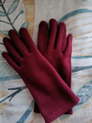 Burgundy gloves like new with fleece lining