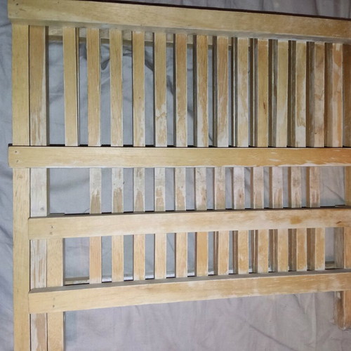 Wooden folding plate holder used