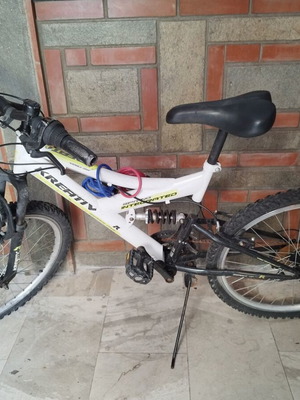 Kreativ Series One 2643 and 2441 Junior MTB bikes, 24 inch, white