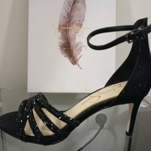 Jessica Simpson black heels like new with medium heel